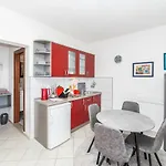Lile Gradac (Split-Dalmatia)
