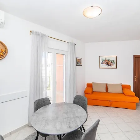 Lile Apartment