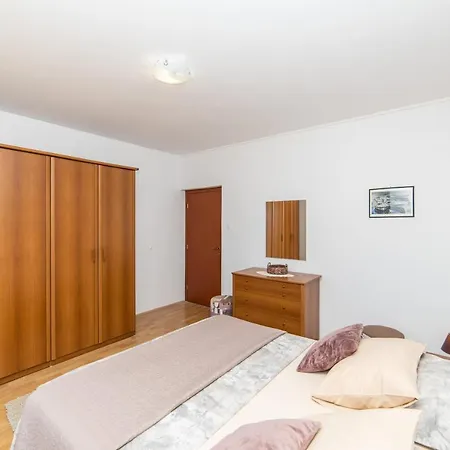 Lile Apartment *