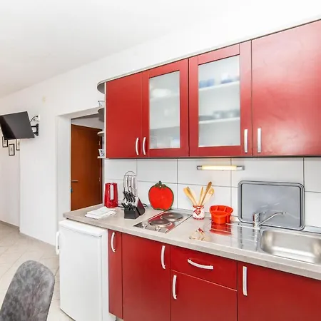 Lile Apartment Gradac (Split-Dalmatia)